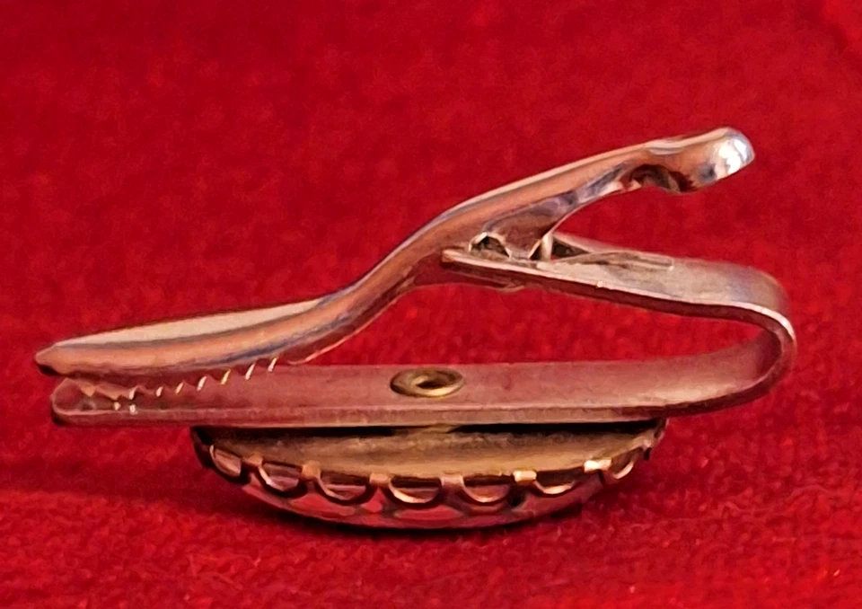 De colección Único Tono Plateado Memorial Sweetheart Portafotos Cierre de Corbata Foto 3 de 4