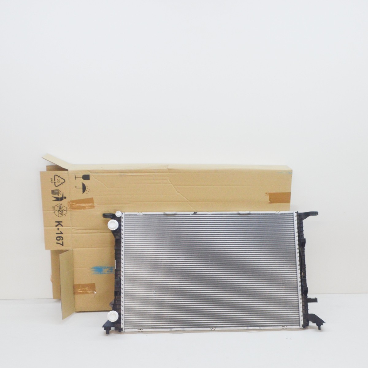 NEW AUDI A4 AVANT B8 ENGINE COOLANT RADIATOR 8K0121251AG ORIGINAL