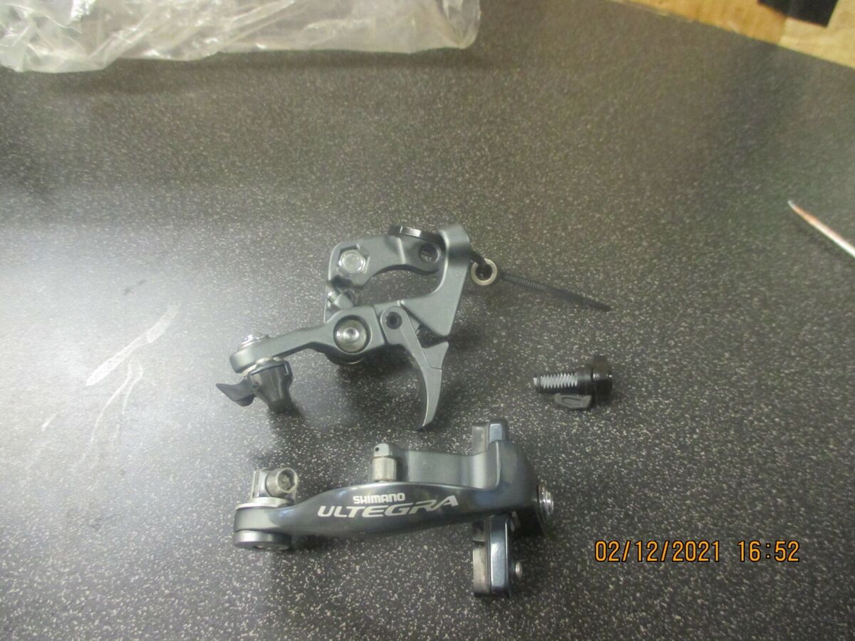 Shimano Ultegra BR-6800 rear brake, missing 1 pivot bolt