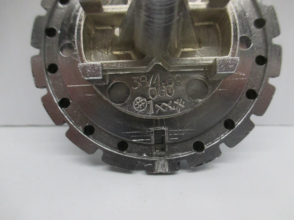 Nuevo de Lote Antiguo Ford Courier Pickup Grill emblema #3874-69-060 Foto 3 de 4