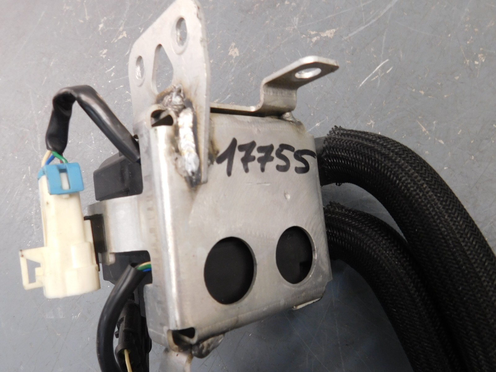 2015 11 12 13 14 16 Ferrari FF Left / Right TGK Proportioning Valves #7170 J1