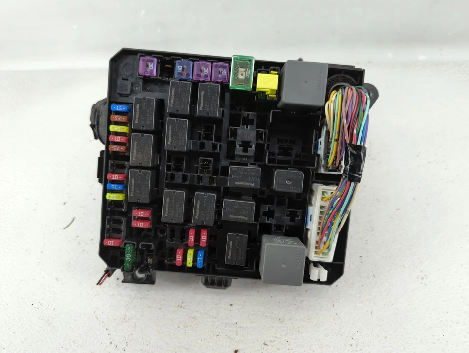 Módulo de relé de caja de fusibles deportiva Mitsubishi Outlander 2012-2017 YUTBB Foto 2 de 4