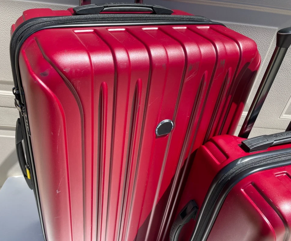 Juego de equipaje de mano rígido Delsey Paris Accelerate de 2 piezas de 30" y 22"" en rojo Foto 3 de 4