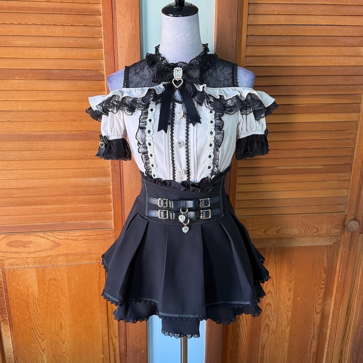 J-Fashion Jirai Kei Gyaru Harajuku Heart & Buckle Top & Skirt Set 