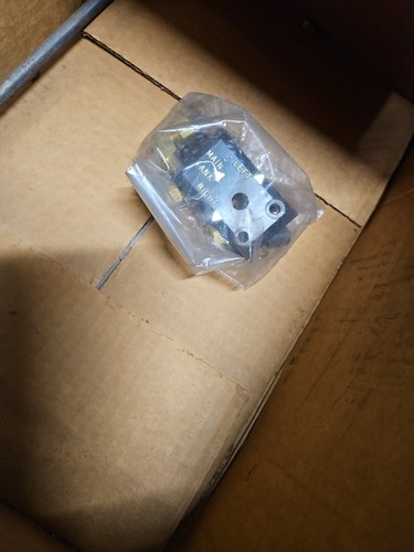 NORS TRAVEL-TANK 63-80204 GAS TANK SWITCH VALVE KIT - Picture 8 of 9