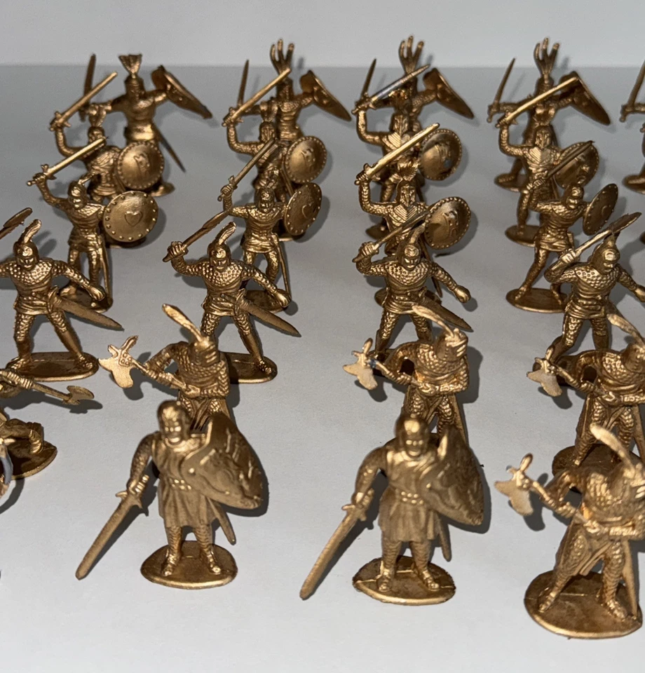 Timpo Refundido Caballeros de Oro - Modelos de plástico pintado 54 mm - Años 90 Foto 3 de 4