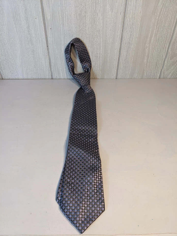 Corbata plateada Michael Michael Kors usada en excelente estado Foto 2 de 4