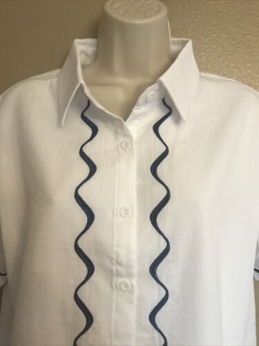 PRETTY GARDEN SIZE SMALL 2 PIECE SHIRT & SHORTS SET WHITE WITH NAVY TRIM - Picture 2 of 6
