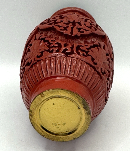 Vintage chinesischer geschnitzter Zinnober-Stil roter Lack Dekor Teller und Vase - Pier 1? - Bild 11 von 15