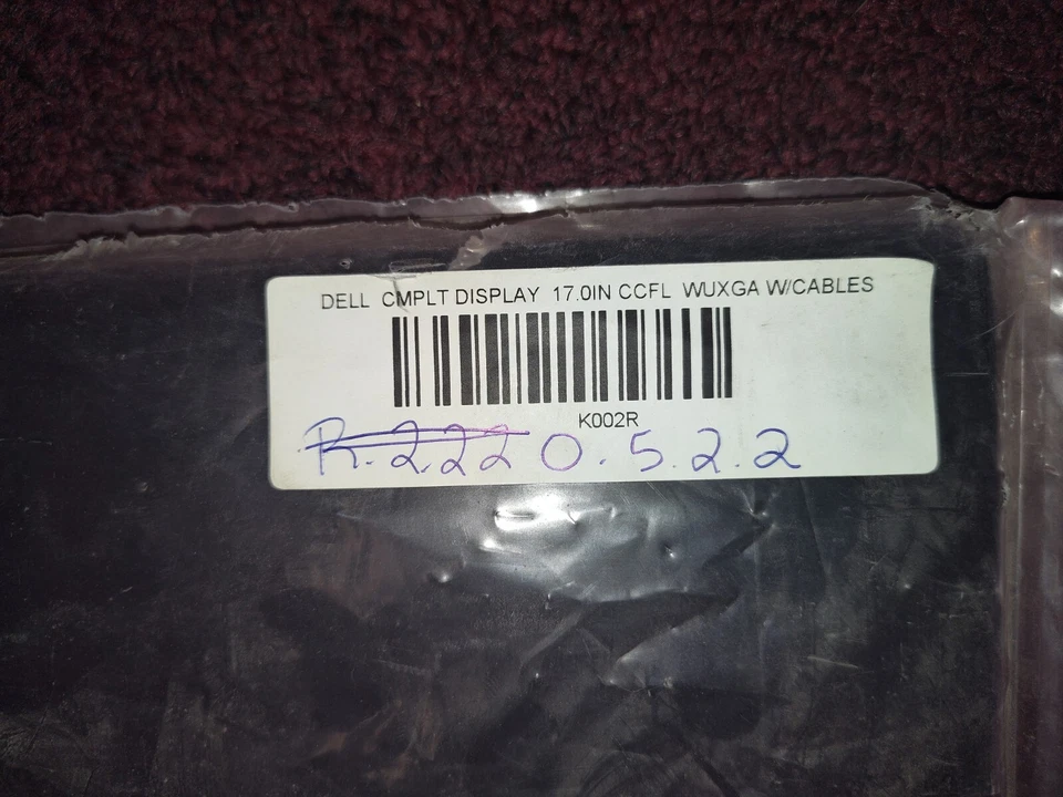 alienware screen 17" w/ chipped top lid, unknown model# FOR PARTS OR NOT WORKING - Image 3 of 4