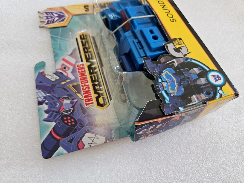 2017 HASBRO TRANSFORMERS CYBERVERSE - SOUNDWAVE NIB - Photo 4/4
