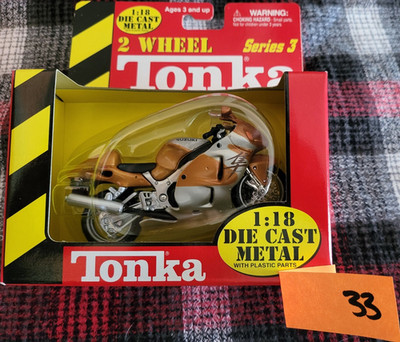Tonka Series 3 1:18 Suzuki Hayabusa Motorcycle 2000 Gold/Silver Diecast