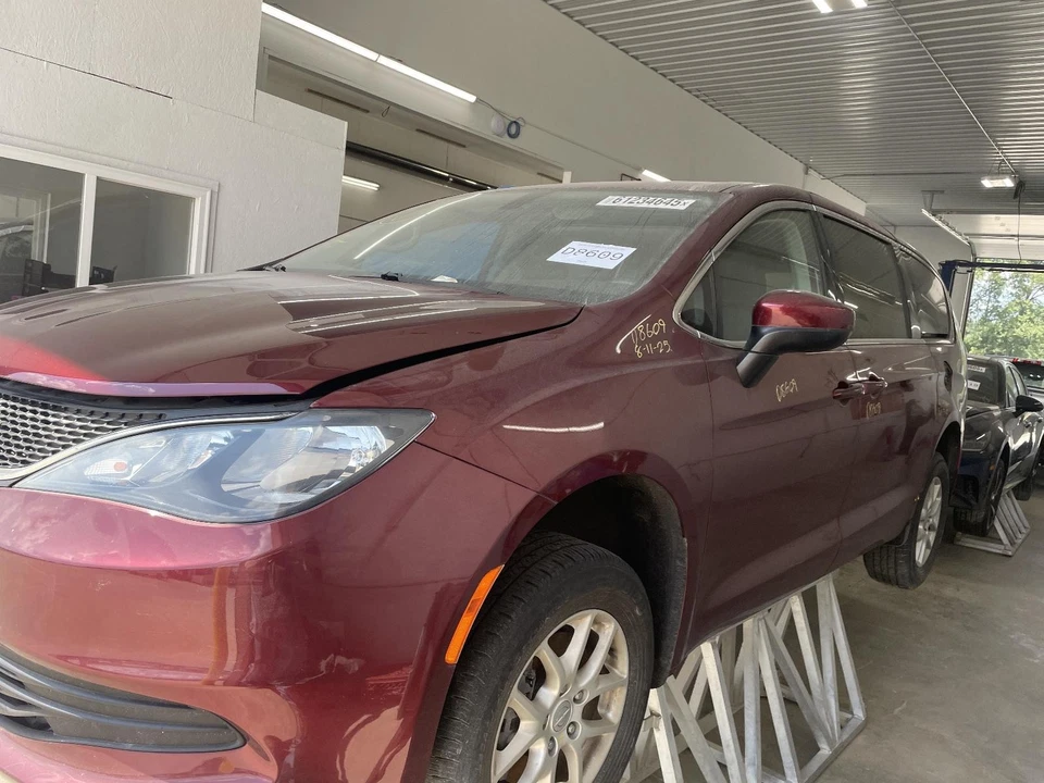 Espejo retrovisor de puerta izquierdo usado se adapta a: Chrysler Voyager 2020 con alerta de punto ciego grado izquierdo Foto 3 de 4