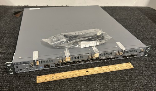 Interrupteur de passerelle Juniper SRX345 Security Services avec cordon d'alimentation