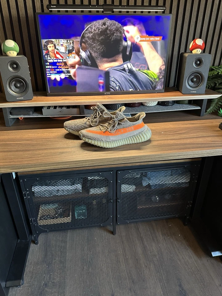 Size UK 9 - adidas Yeezy Boost 350 V2 Beluga, photo 3 of 5