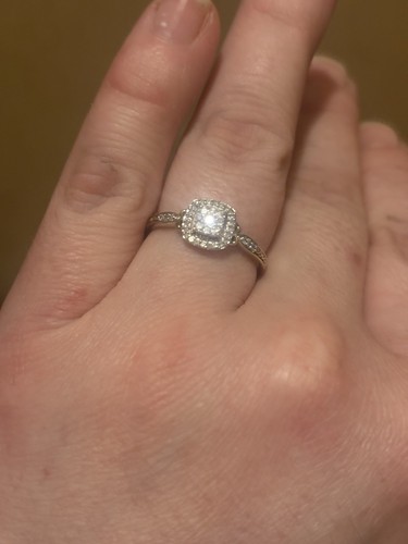10k Solid Gold Natural Diamond Ring Size 7 Beautiful Earth Mined Diamond Ring!