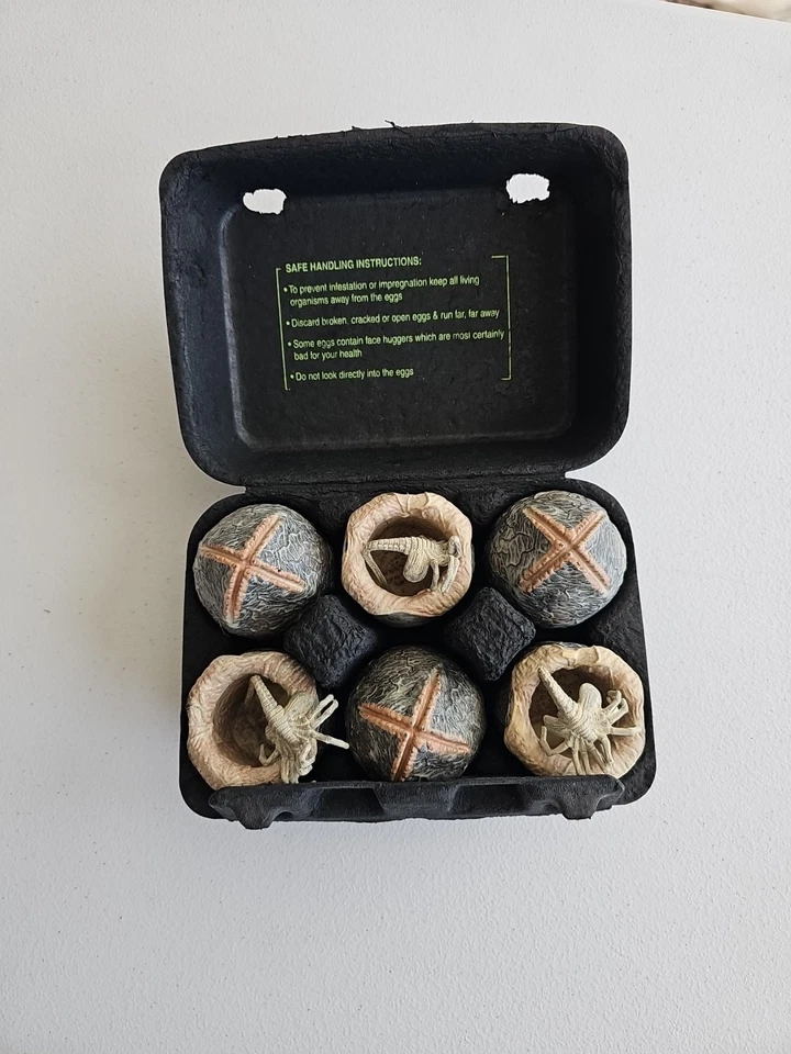 Paquete de 6 huevos sin jaula NECA Aliens LV-426 cartón GITD | Xenomorph Facehugger Foto 2 de 4