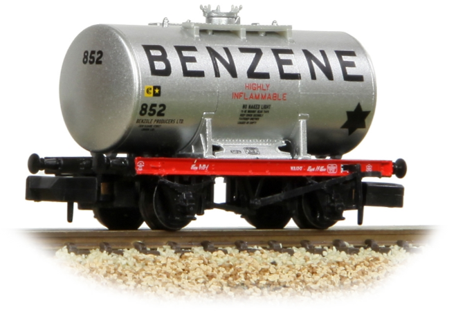 Graham Farish N Gauge 378-000 - 14T Anchor-Mounted Tank Wagon 'Benzene' Silver