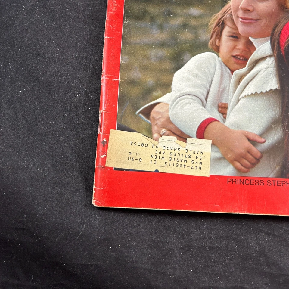 LOOK MAGAZINE DECEMBER 16 1969 VTG MAGAZINE PRINCESS STEPHANIE GRACE CAROLINE - Image 3 of 4