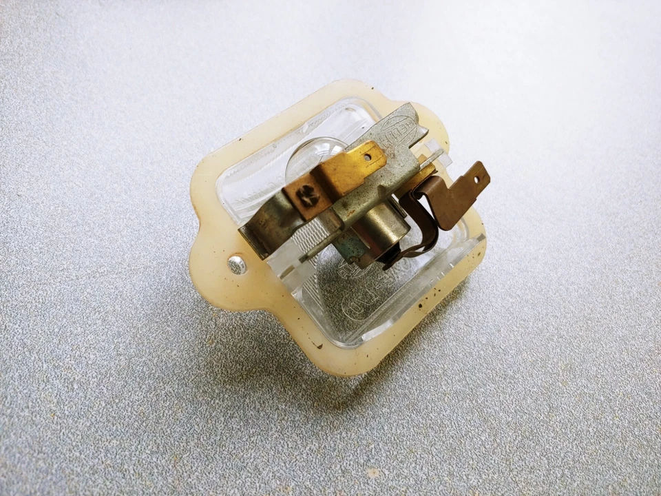 BONITO MONTAJE LUZ MALETERO DELANTERO ORIGINAL PORSCHE 911 930 USADO CON BOMBILLA L70 #4 Foto 4 de 4