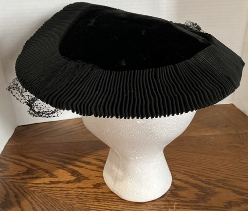 Vintage Beltone Hats New York 1950s Black Velvet Wide Accordion Brim - Picture 7 of 14
