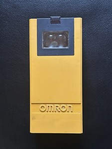 Omron E3K-R10K4 Photoelectric Switch, 24-240VAC/DC, 50/60Hz