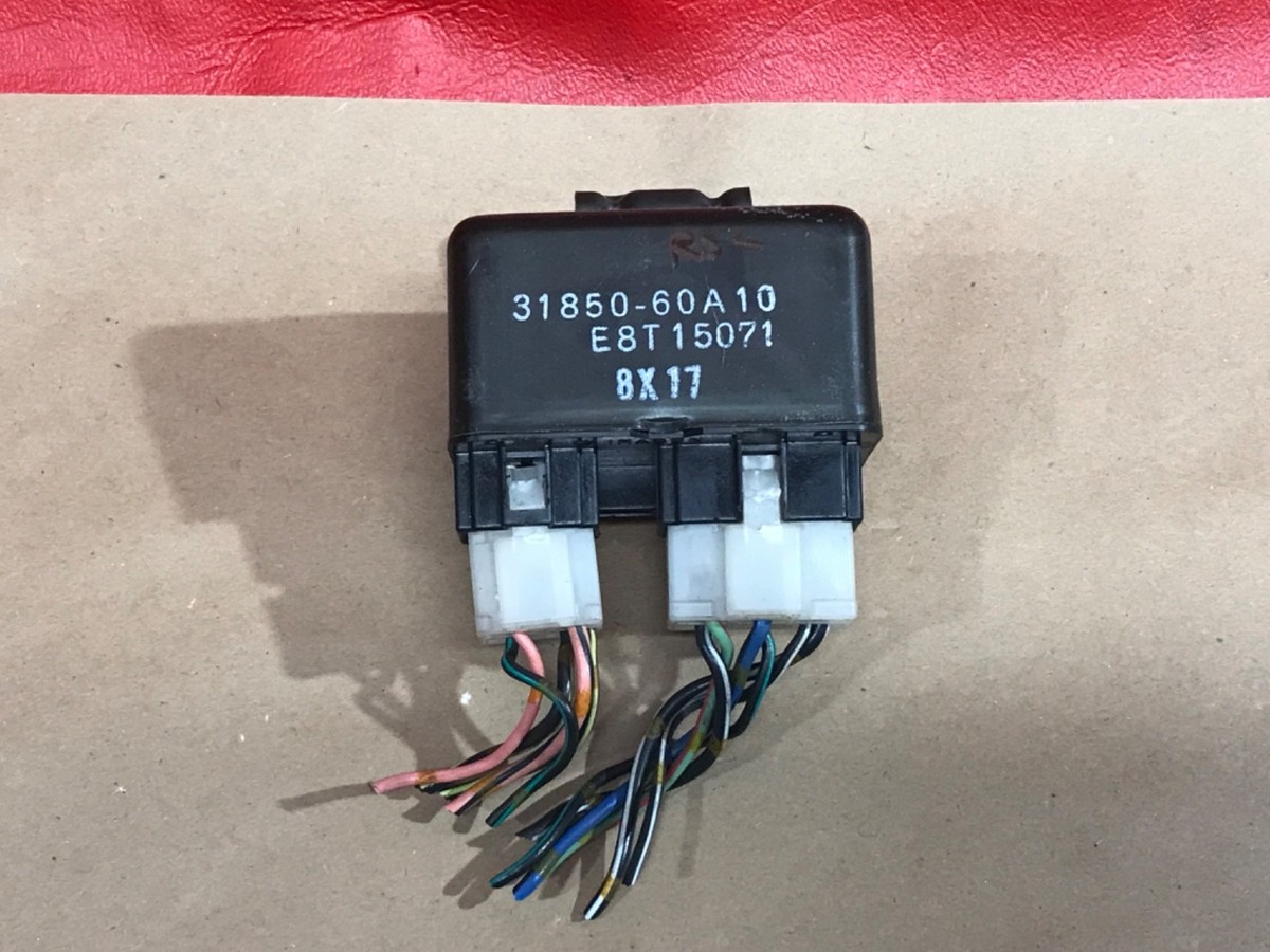 Used OEM Headlight Relay & Plug – Fits 1996 Suzuki Sidekick / Geo Tracker 1.6L