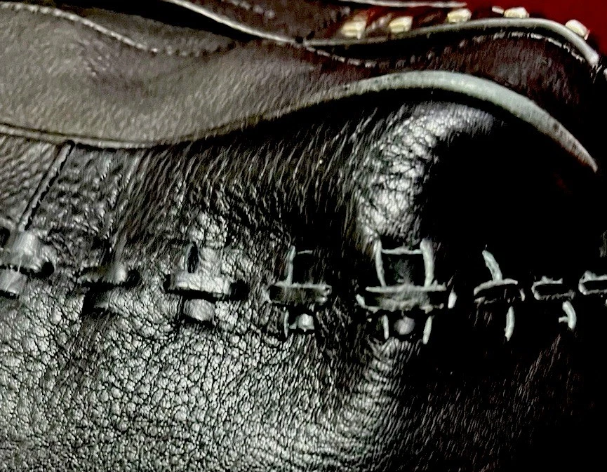 Bolso de mano Kelsi Dagger de cuero negro Foto 4 de 4