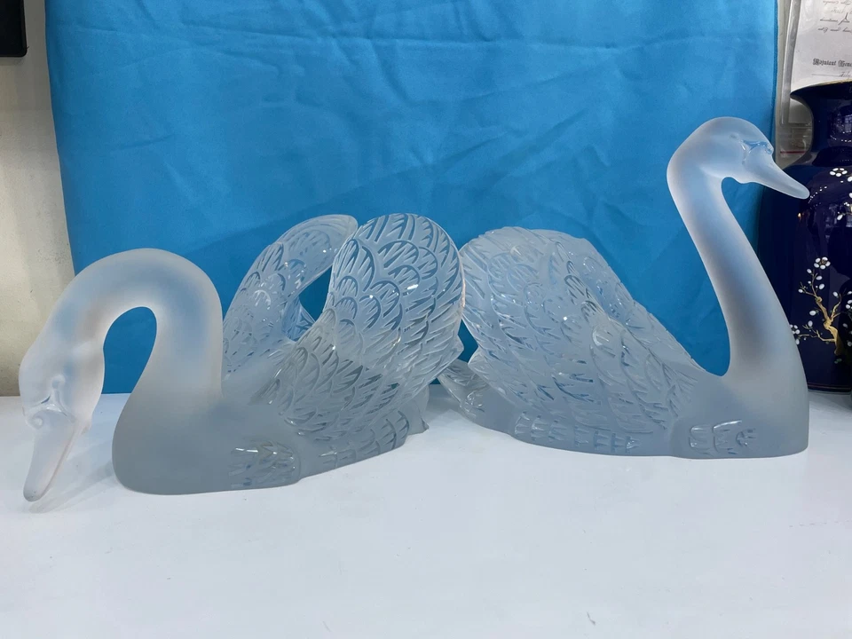 LALIQUE CRYSTAL SWANS THE RARE PAIR SIGNED ECCL COND STUNNING 14 & 11" 18 & 20LB - Image 2 of 4