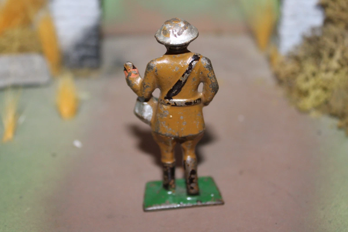 EARLY GREY IRON CAST TOY SOLDIER DRUMMER-1930