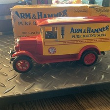 Ertl Arm Hammer Die-cast Metal 1927 Graham Delivery Truck Bank.