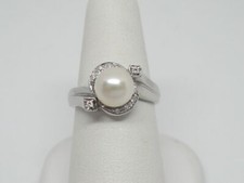 Anelli Anello solitario con pavè di zirconi da Donna in Oro 18 Carati Modello o finitura: 2 file Misura pietra: 6,00 mm anello: N° 20 3,2g