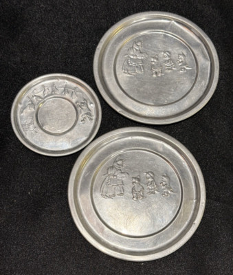 1940s Toy Tin Three Little Kittens plates