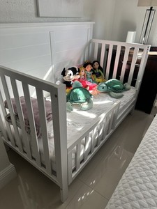 Set de Cuna /Cama , Cambiador De Bebé y cómoda gavetero color Blanco