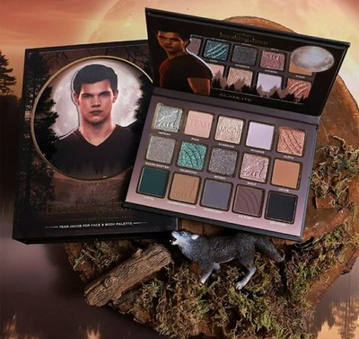 GLAMLITE X TWILIGHT TEAM JACOB 15 SHADES EYESHADOW PALETTE