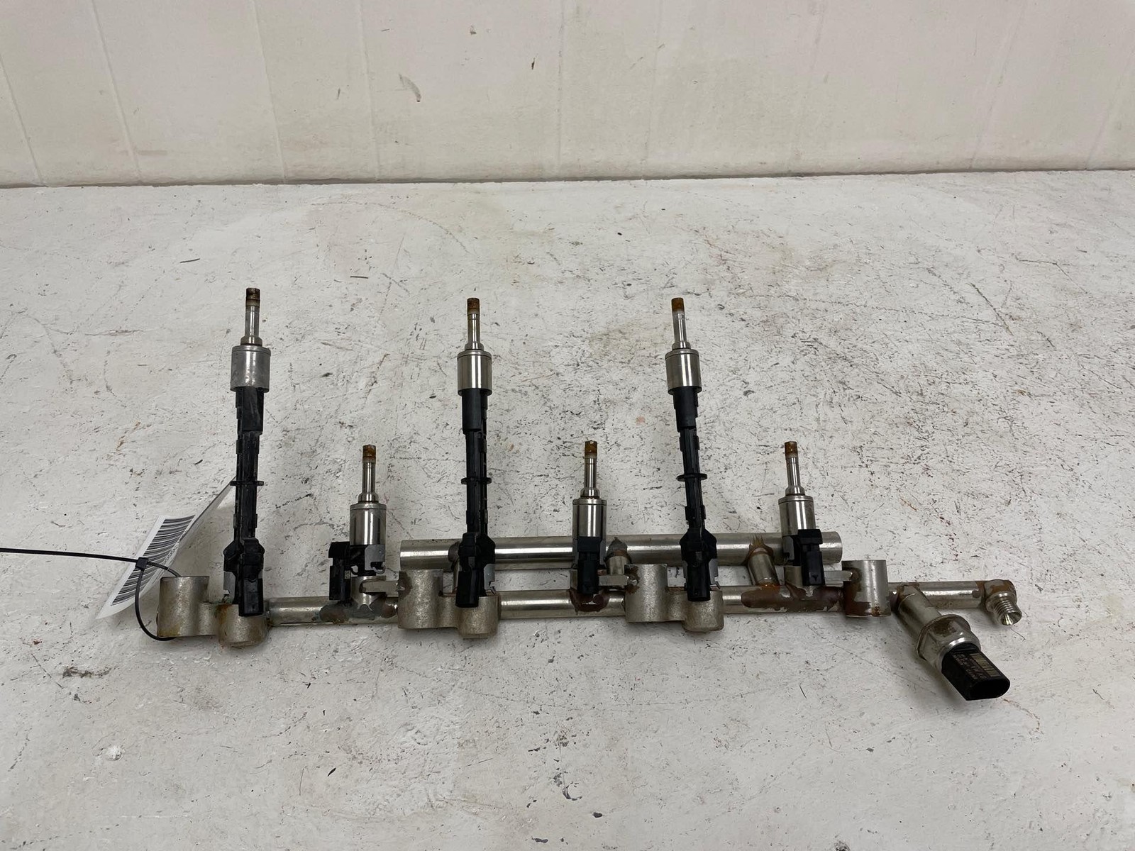 2016-2020 BENTLEY BENTAYGA FUEL INJECTION RAIL HIGH PRESSURE RIGHT PASS *28K*