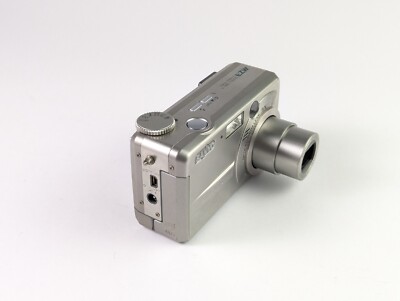 Vintage Very Rare Sanyo DSC-MZ3 Digital Camera 2MPx 3x Zoom + Univ Batt Charger