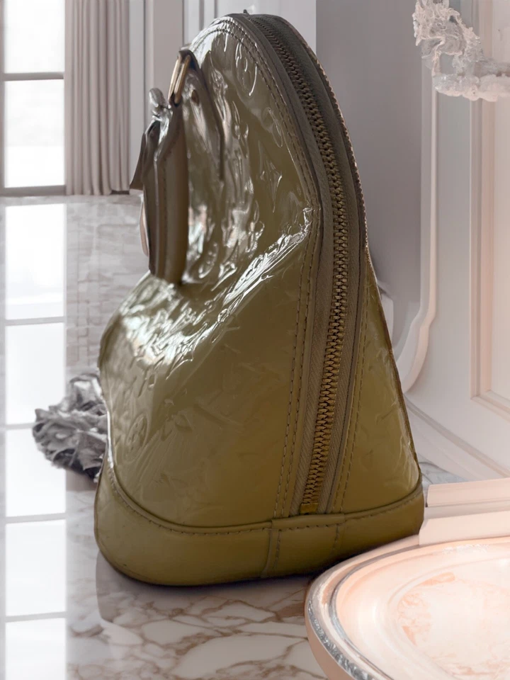 Louis Vuitton Alma PM color perla Foto 3 de 4