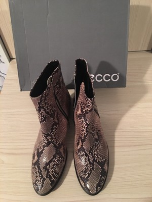 python print womens shoes