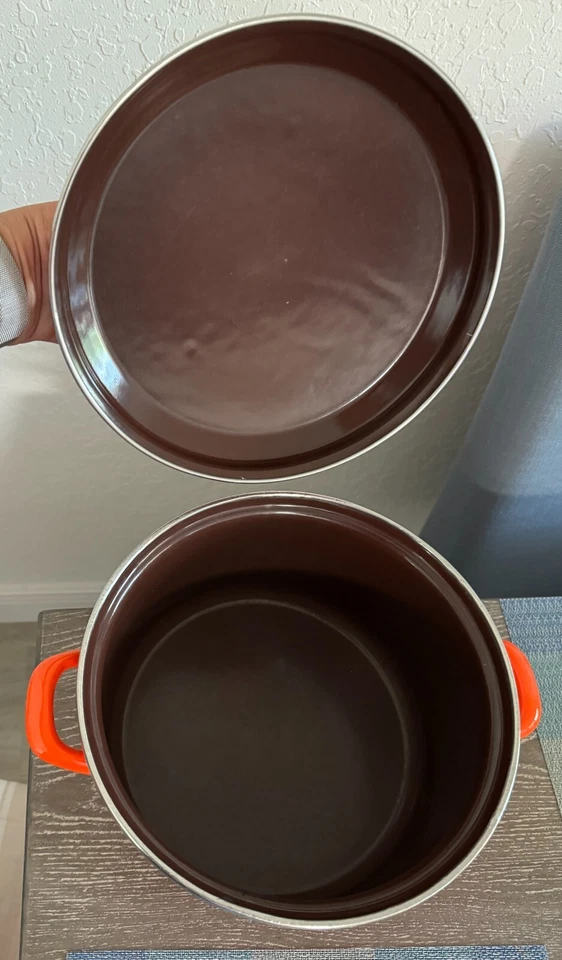 VTG 4QT Ofenfest ovenproof red enamel floral stockpot w lid 9 3/4" - Image 4 of 4