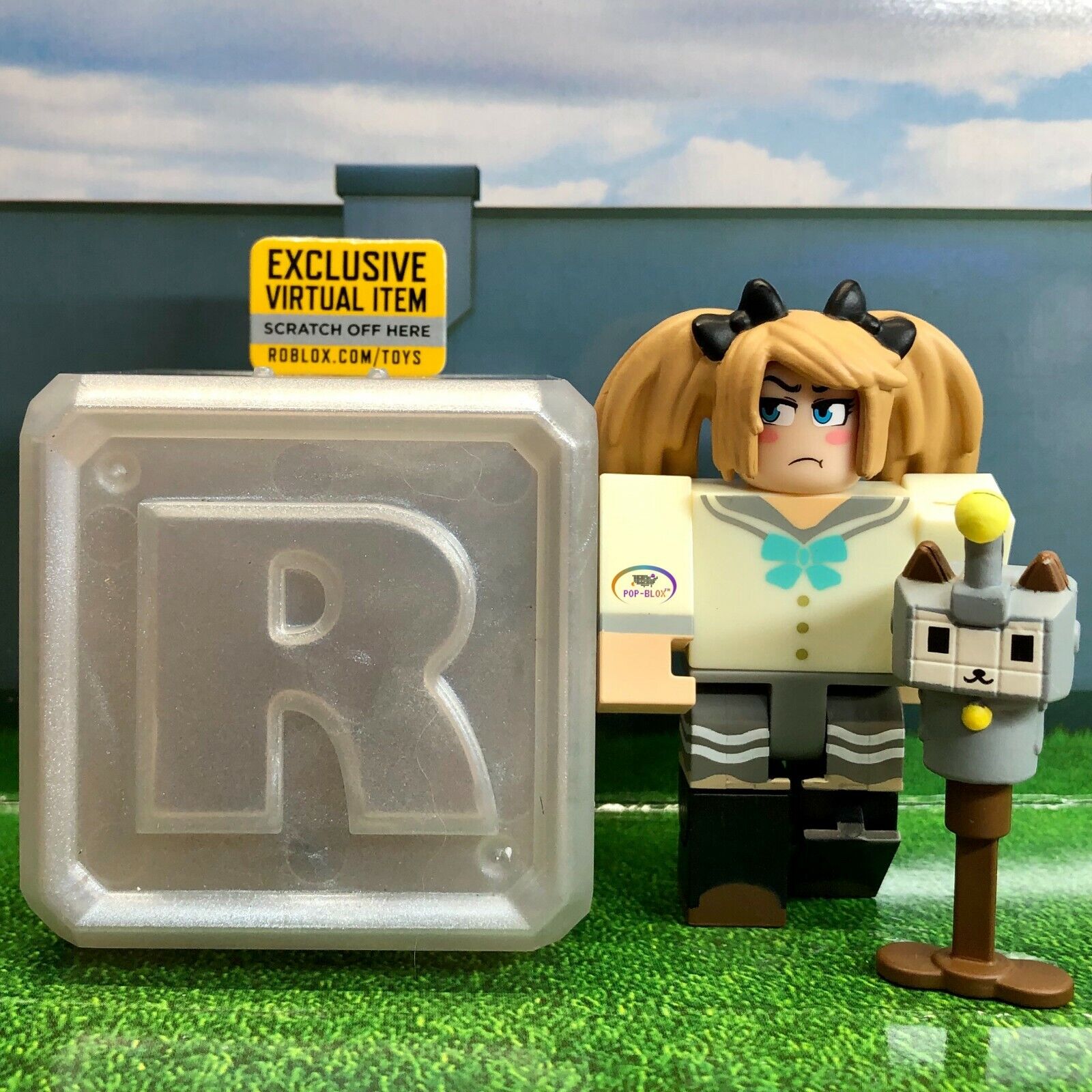 Ayo roblox is currently selling a toy that's essentially IP theft