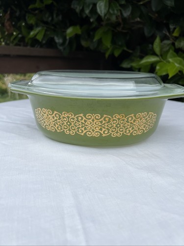 Vtg Promotional Pyrex 043 Casserole Dish w/Lid Bramble Green Gold 1966 | 1.5 Qt.