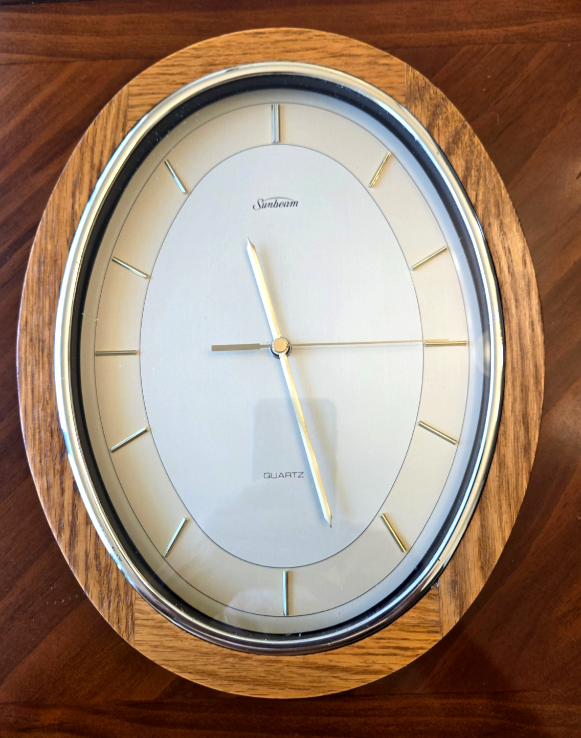 Vintage Sunbeam Oval Quartz Wall Clock Oak Finish Gold Trim Tested