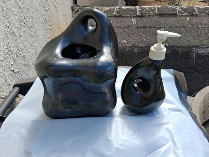 VOHANN Studio Pottery Tissue Box Cover & Soap Dispenser Set MCM ++READ++