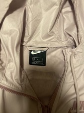 Nike Women  s Pink Hooded Windbreaker Jacket Size L Lightweight Zip