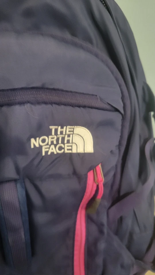 Mochila The North Face con suspensión FlexVent - púrpura y rosa - varios bolsillos Foto 2 de 4