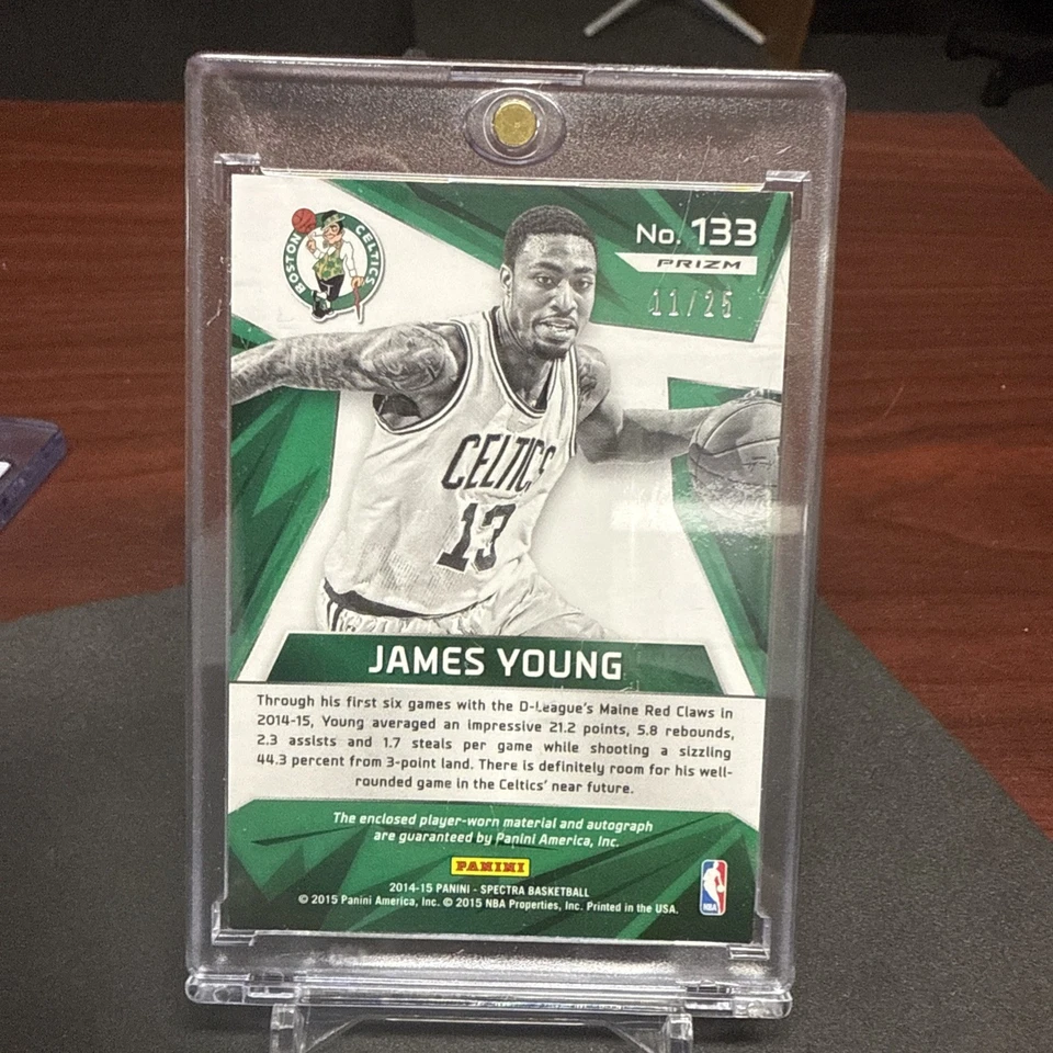 Parche automático James Young 2014-15 Panini Spectra #d/25 RC RPA Boston Celtics Foto 2 de 4