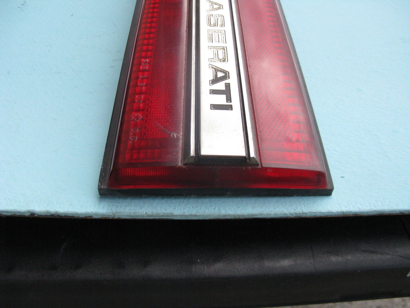 89 90 91 CHRYSLER TC BY MASERATI REAR TRUNK CENTER MIDDLE TAIL LIGHT PANEL USED