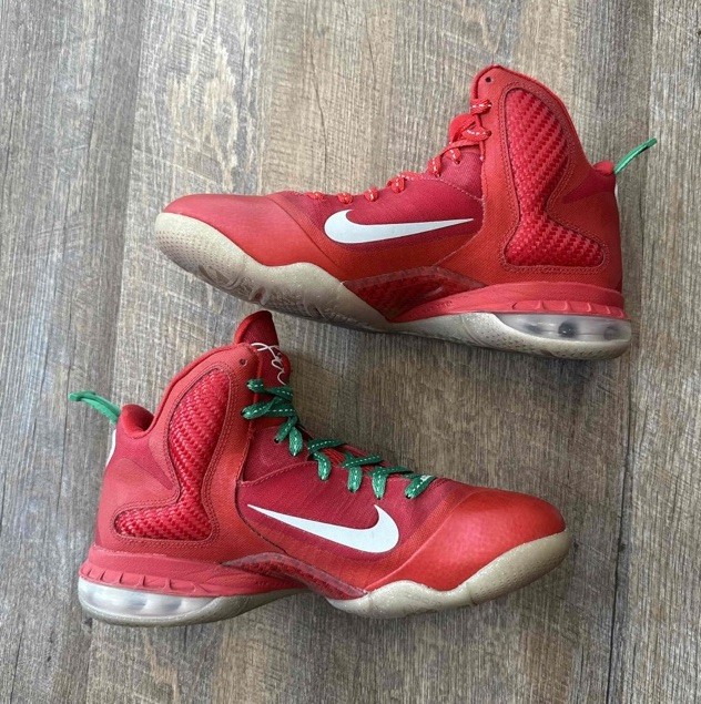 Nike LeBron 9 IX Christmas Red Size 9.5 Sneakers Shoes w/ Box 469764-602 thumbnail 4