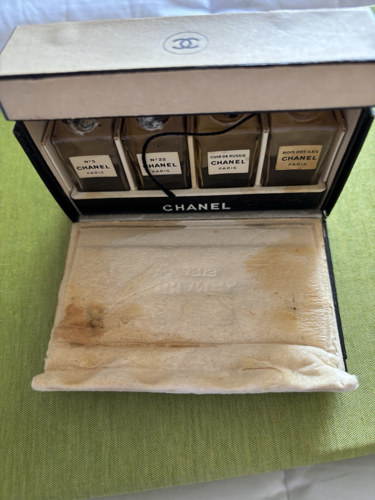 Vintage Set of 4 CHANEL Mini Perfume Bottles Coffret No 5 No 22 + thumbnail 7